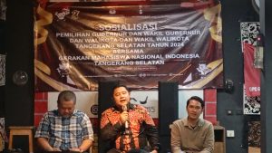 FOTO (TENGAH): KORI KURNIAWAN ANGGOTA KOMISI INFORMASI PROVINSI BANTEN 