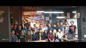 Foto Bersama Narasumber dan Peserta Sosialisasi Pemilihan Gubernur dan Wakil Gubernur Banten Serta Walikota dan Walikota Tangerang Selatan 2024 