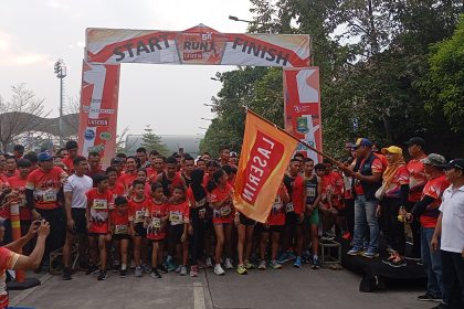 KADISPORA KOTA TANGERANG DR.KAONANG MELEPAS PESERTA LARI "PEJUANG 5K FUN RUN PIALA PJ.WALIKOTA TANGERANG"