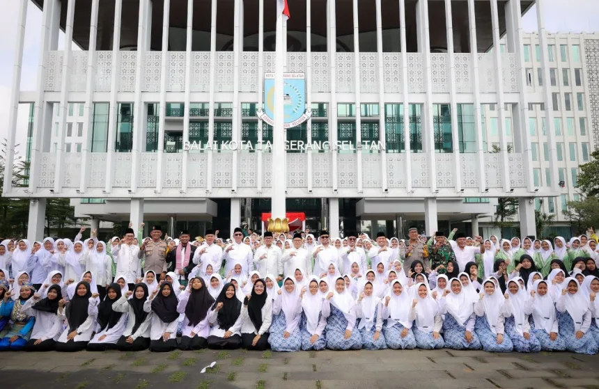 Ribuan Santri Ramaikan Pemkot Tangsel,Pilar ;Mereka Aset dan Pondasi Untuk Membangun Bangsa – Parlemen Banten